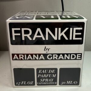 Ariana Grande Frankie Eau de Parfum - Black and White Box